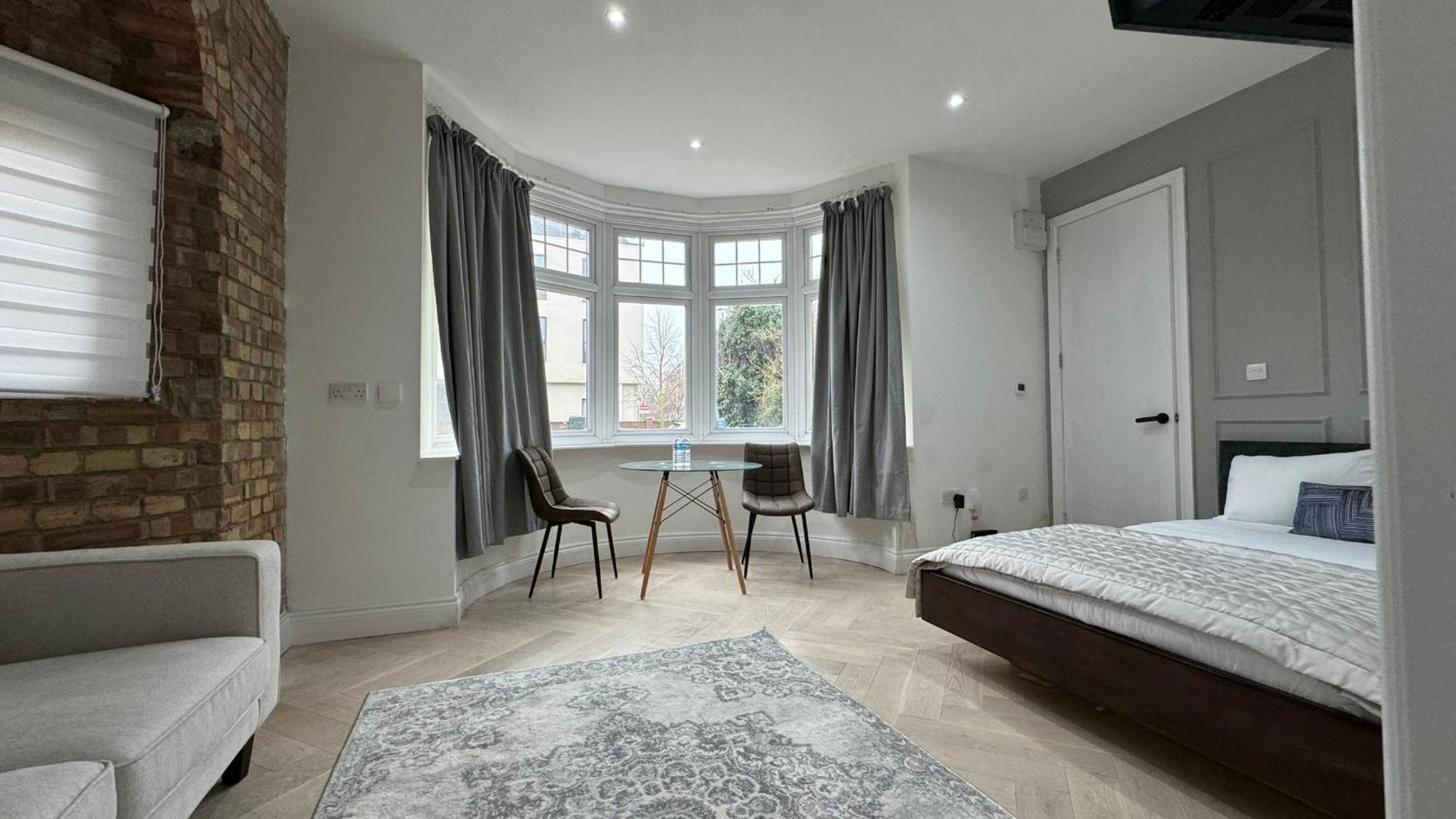 London Studios And Suites Harrow Exterior foto